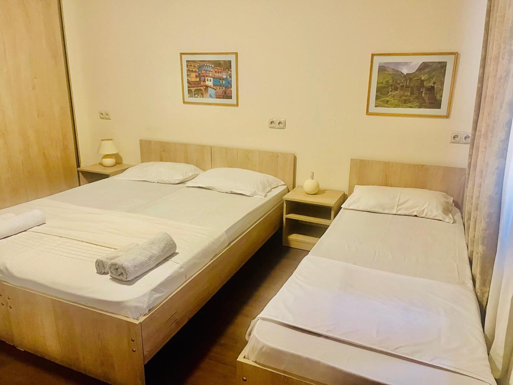 Bon Voyage Hostel Tbilisi Ngoại thất bức ảnh