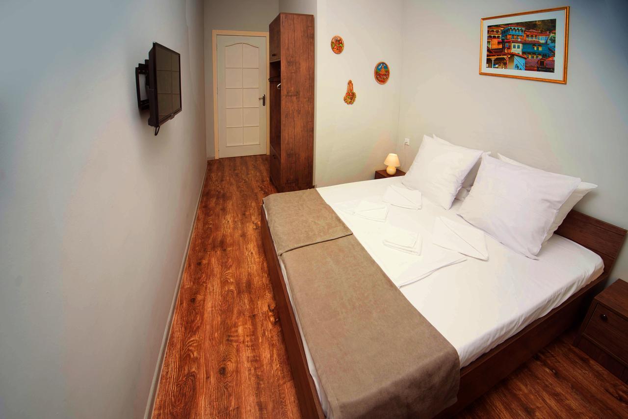 Bon Voyage Hostel Tbilisi Ngoại thất bức ảnh