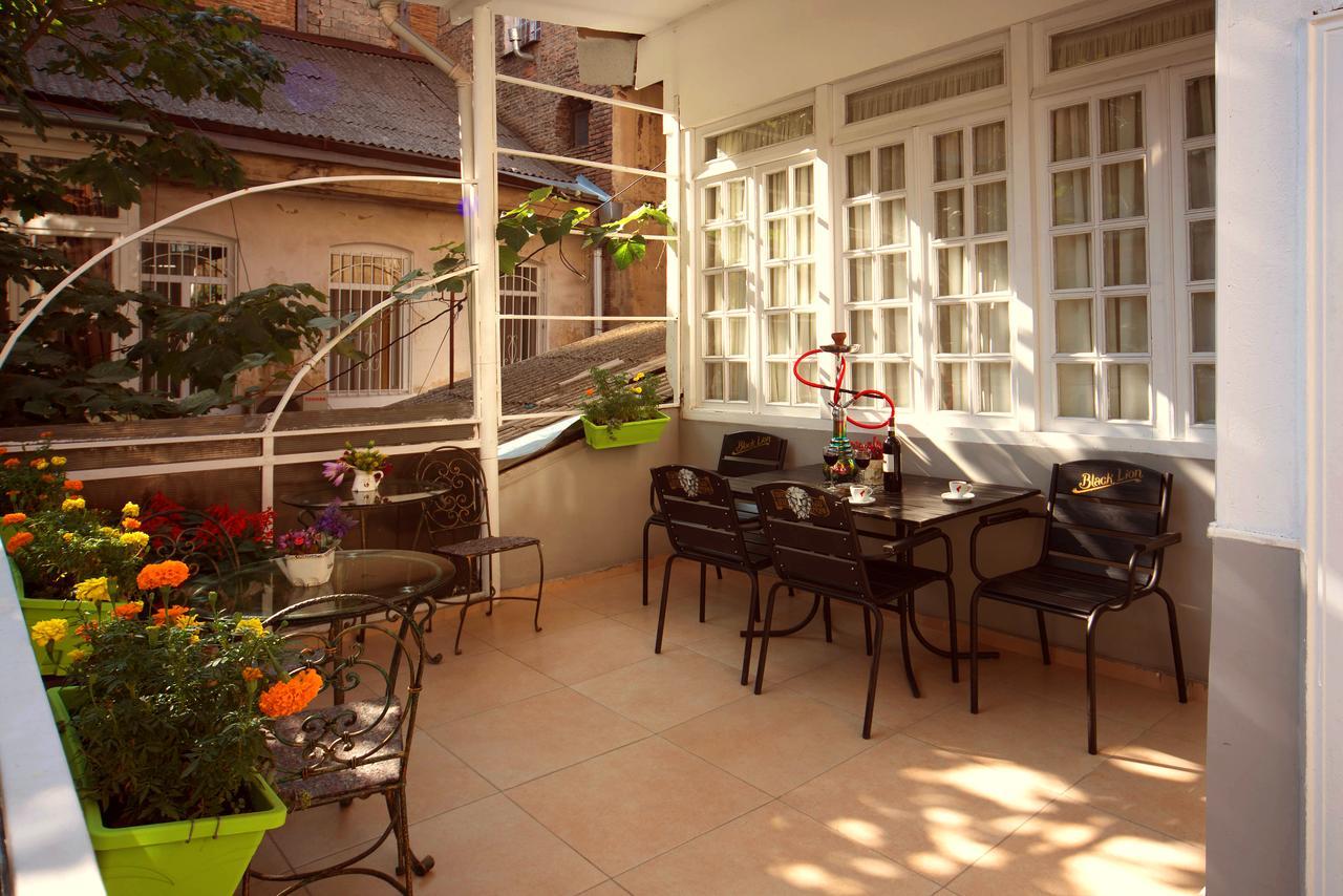 Bon Voyage Hostel Tbilisi Ngoại thất bức ảnh