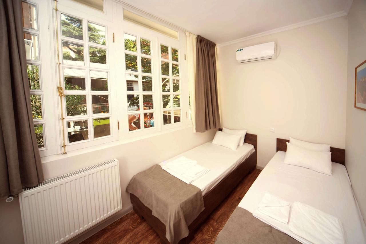 Bon Voyage Hostel Tbilisi Ngoại thất bức ảnh