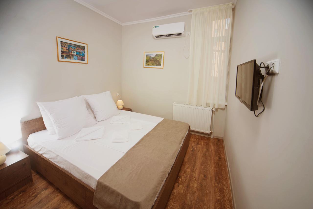 Bon Voyage Hostel Tbilisi Ngoại thất bức ảnh