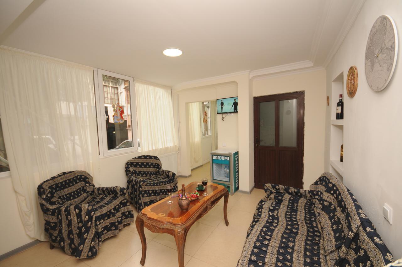 Bon Voyage Hostel Tbilisi Ngoại thất bức ảnh